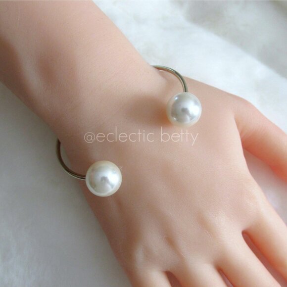 Gold Pearl Ended Cuff Bangle Bracelet Adia Kibur - Picture 6 of 6